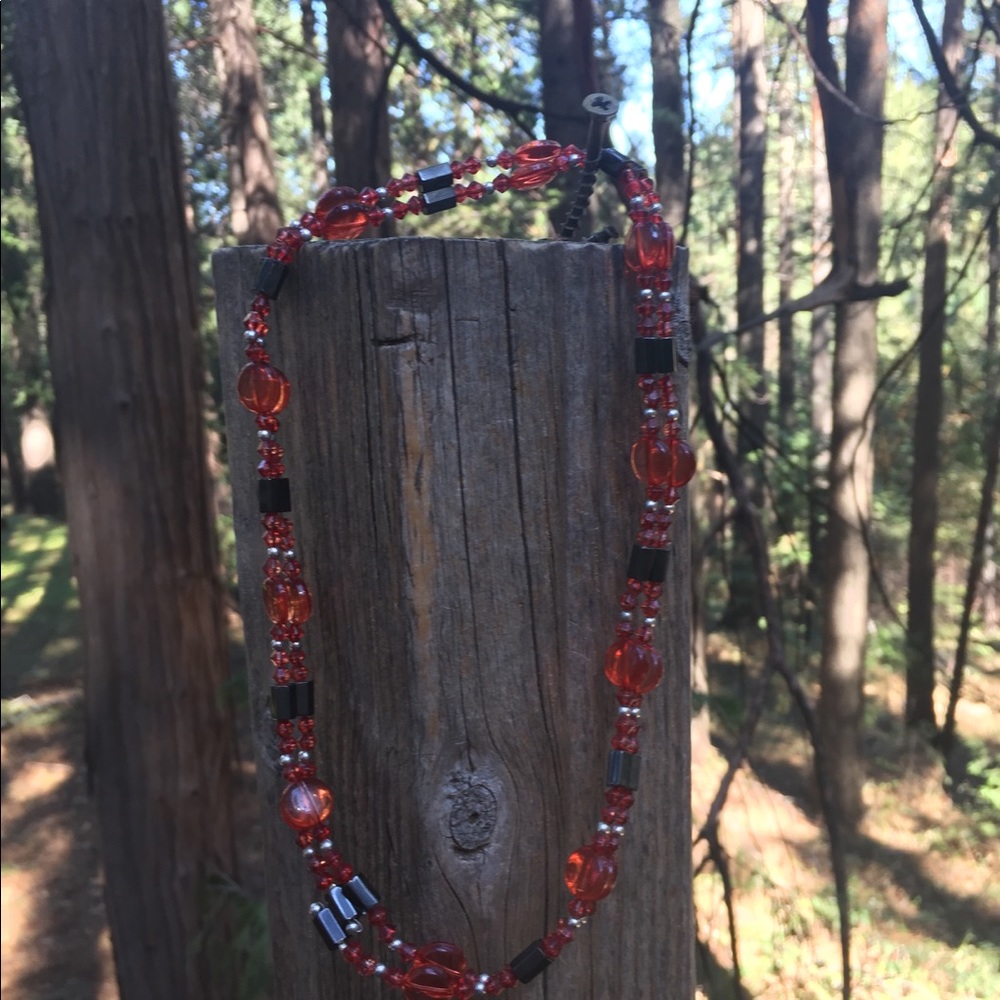Wrist bling , magnetized string of red glass beads - Picture 8 of 11